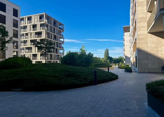 Cozy Cloche Nest - *